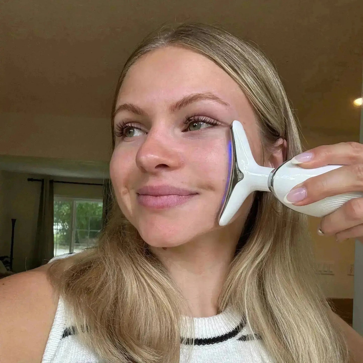 LUMINESCE 1-in-1 LED Facial Sculptor